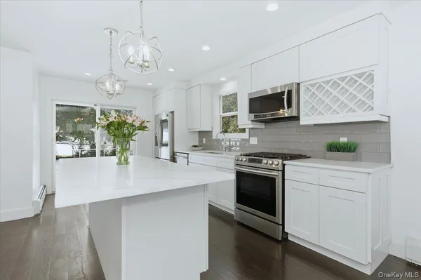 $1,495,000 | 4 Lawrence Place, Pelham, NY 10803