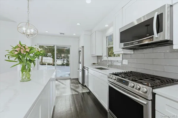 $1,495,000 | 4 Lawrence Place, Pelham, NY 10803