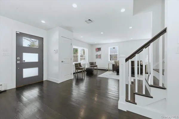 $1,495,000 | 4 Lawrence Place, Pelham, NY 10803