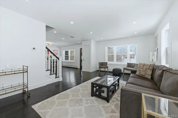 $1,495,000 | 4 Lawrence Place, Pelham, NY 10803