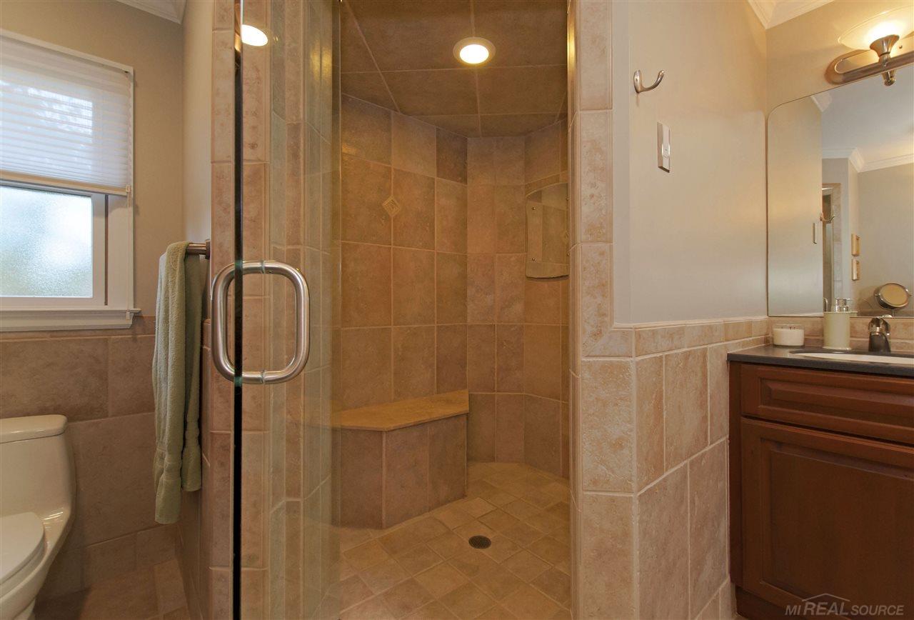 727 North Renaud Road Grosse Pointe, MI 48236 - Photo 30 of 37 31308176-29.JPG