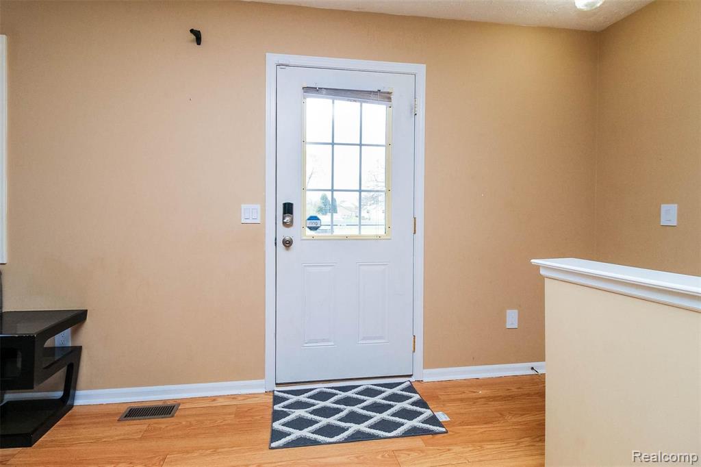 4960 Hogback Road Fowlerville, MI 48836 - Photo 5 of 39