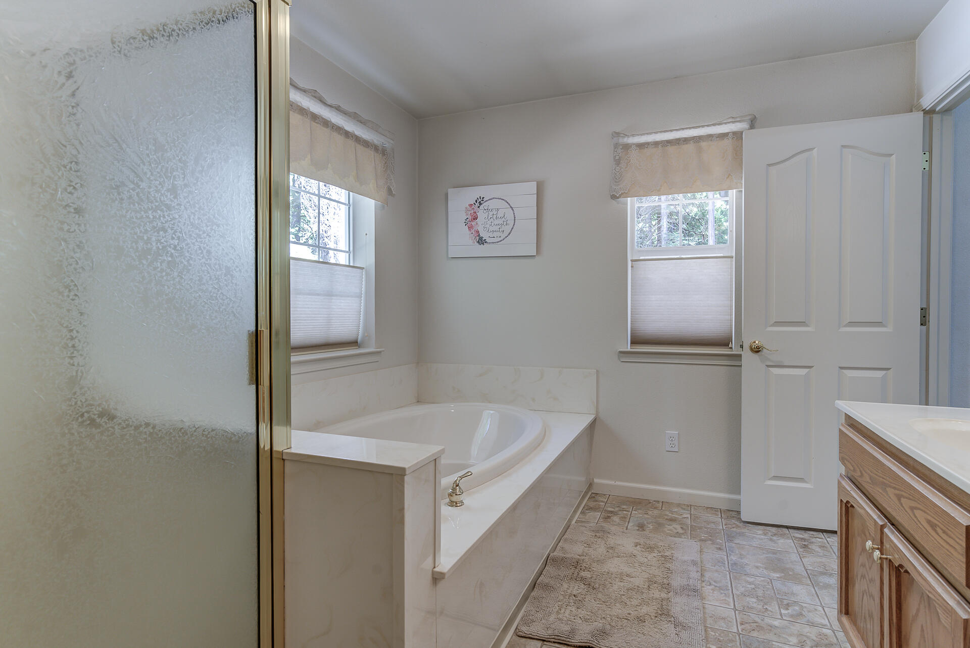 8303 Amberwoods Place Shingletown, CA 96088 - Photo 38 of 58 a bathroom with a bathtub and a sink