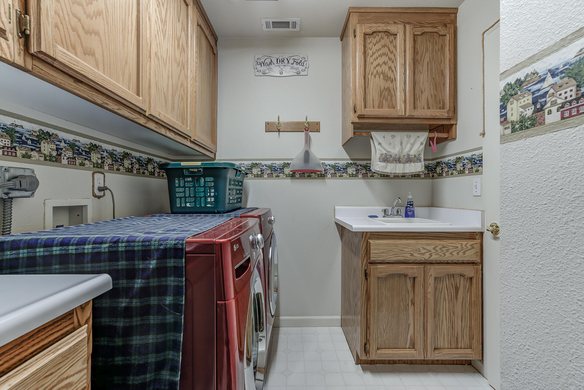 8303 Amberwoods Place Shingletown, CA 96088 - Photo 39 of 58 Laundry room