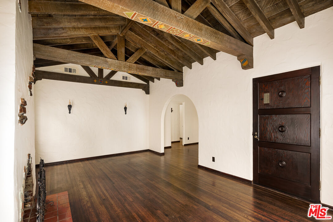 3840 Valleybrink Road Los Angeles, CA 90039 - Photo 5 of 32