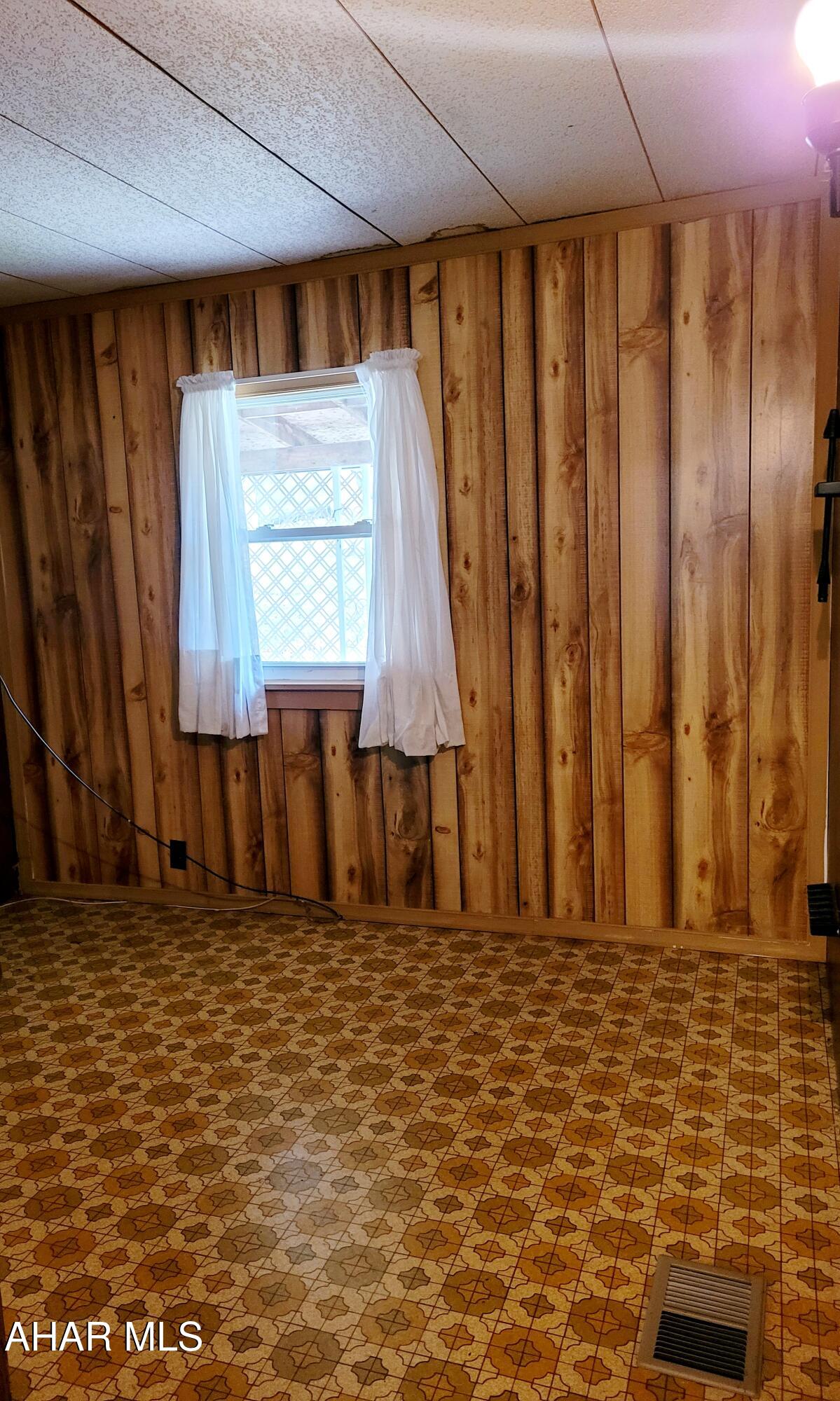 199 Reeds Lane Altoona, PA 16601 - Photo 16 of 25 Bedroom 1