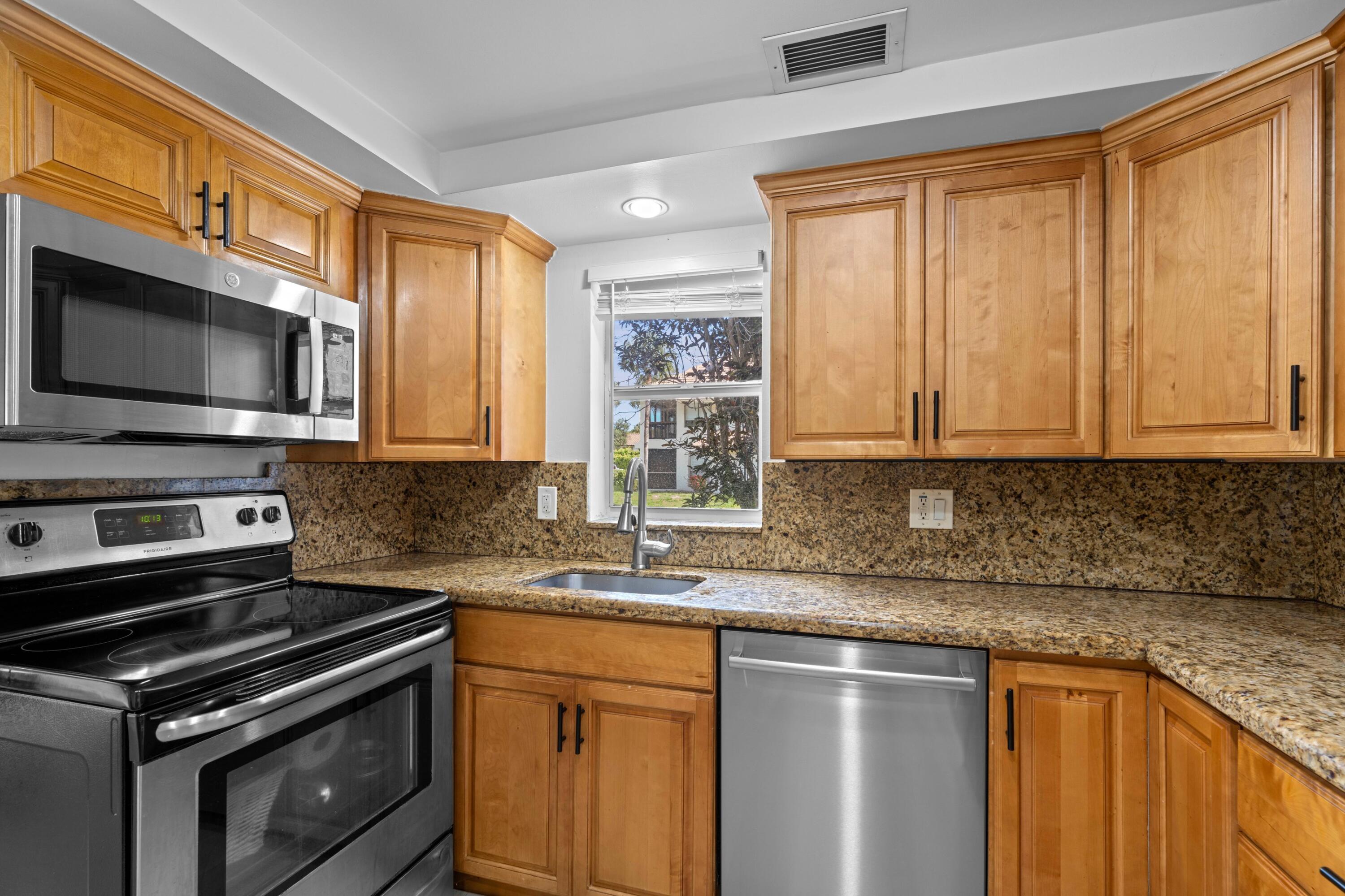 149 Northwest 70th Street, Unit 302B Boca Raton, FL 33487 - Photo 10 of 44 Kitchen