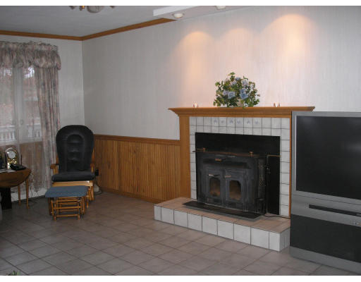 135 Rider Road Westfield, MA 01085 - Photo 10 of 16 a living room with furniture and a fireplace