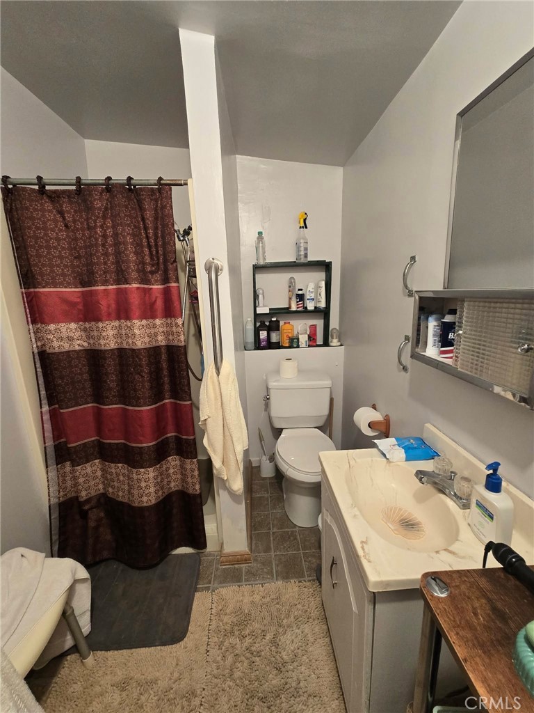 36827 Hidden River Road Hinkley, CA 92347 - Photo 13 of 19 Master bath, 3/4.