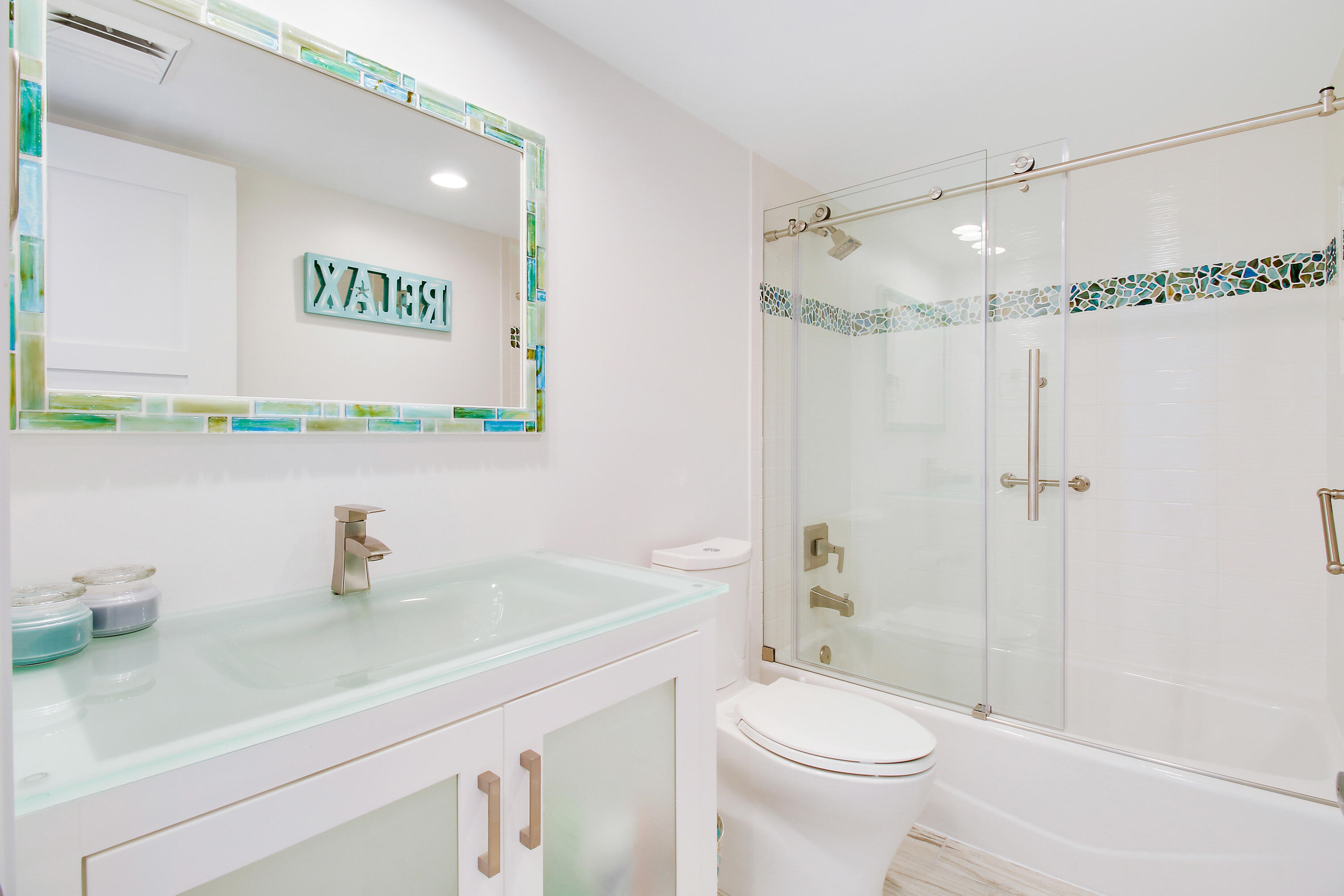 100 Ocean Trail Way, Unit 1206 Jupiter, FL 33477 - Photo 17 of 32 Guest Bathroom