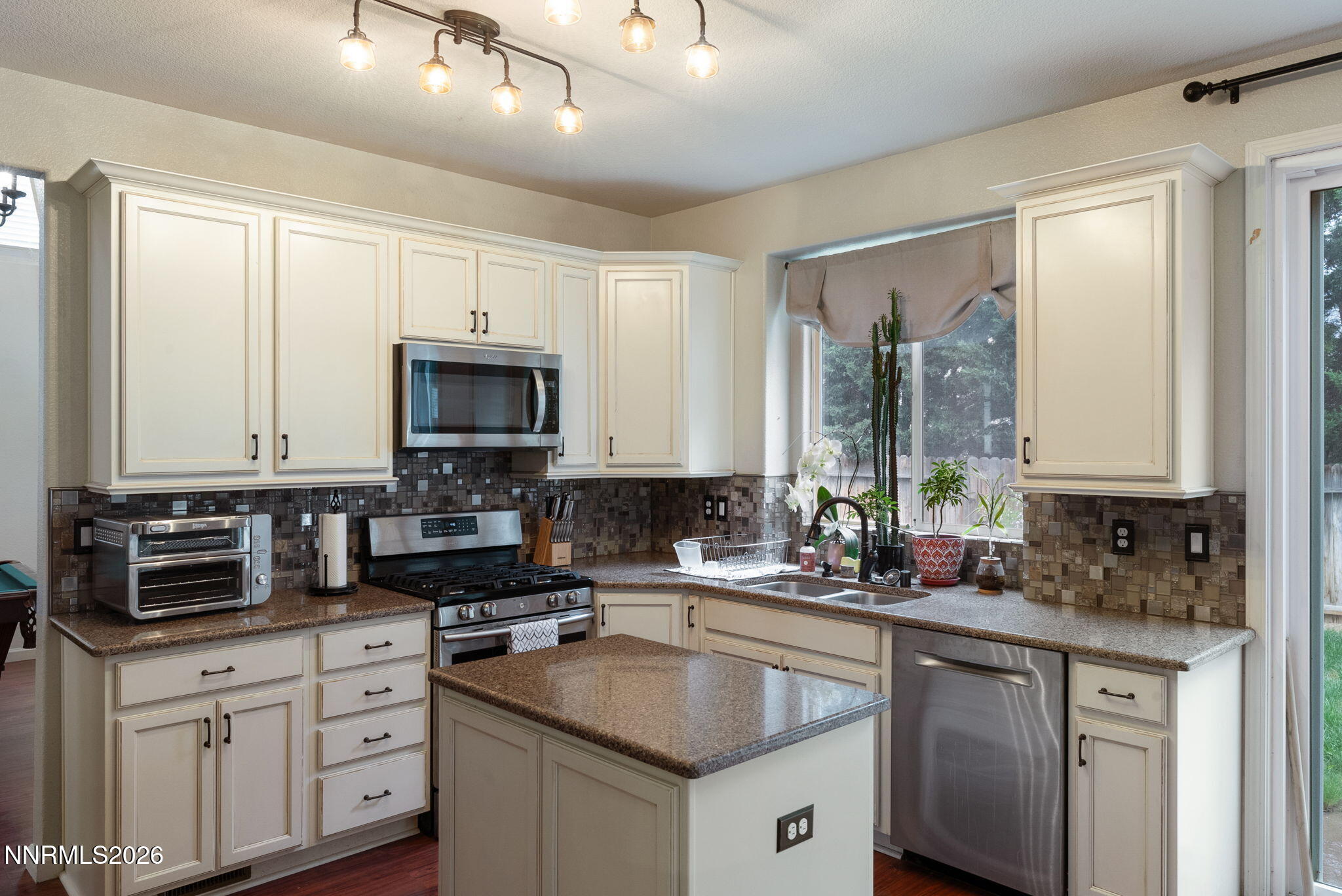 3220 Green River Drive Reno, NV 89503 - Photo 6 of 40 42-web-or-mls-3220 Green River-43