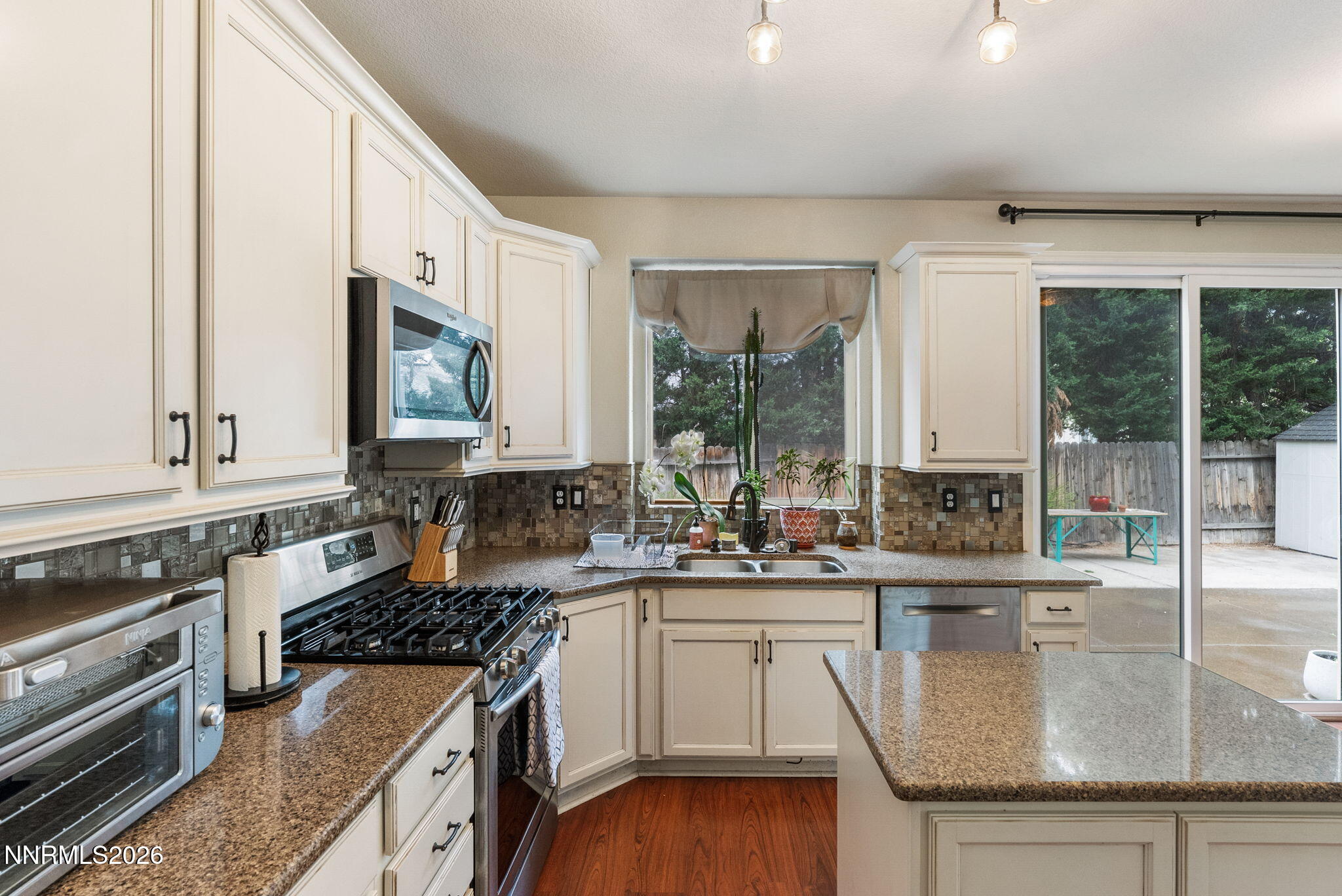 3220 Green River Drive Reno, NV 89503 - Photo 10 of 40 13-web-or-mls-3220 Green River-12