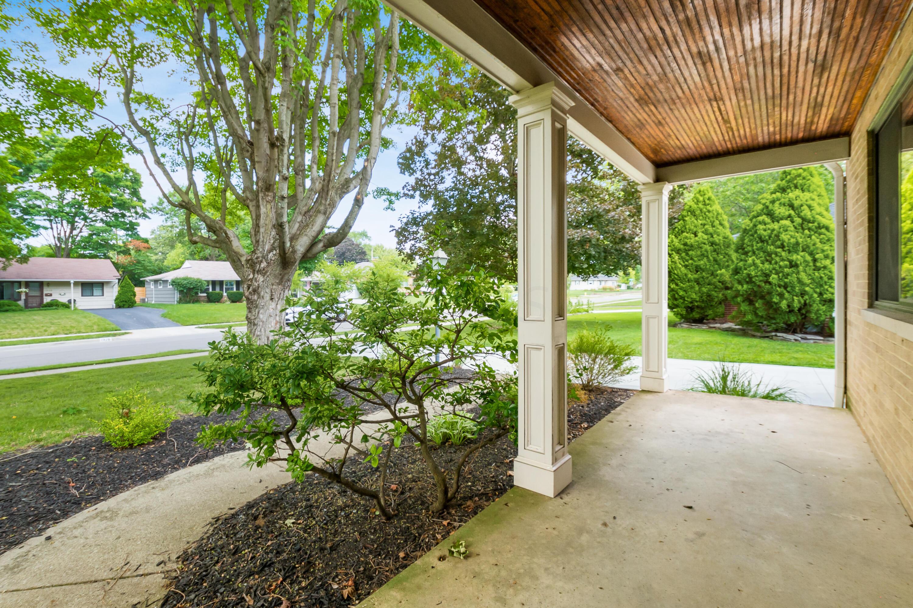 1929 Milden Road Upper Arlington, OH 43221 - Photo 5 of 36 Covered Front Porch