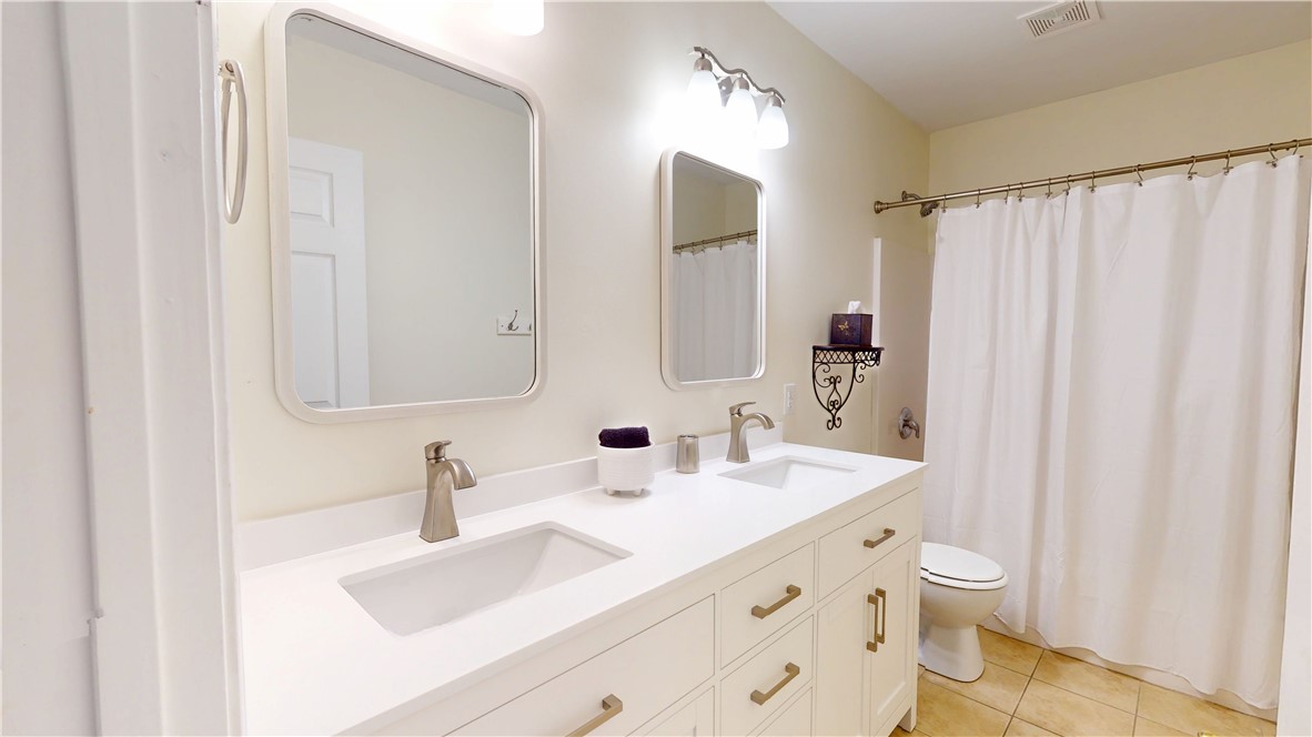 112 Elm Street Clemson, SC 29631 - Photo 17 of 25 Full bath 2 with double vanity