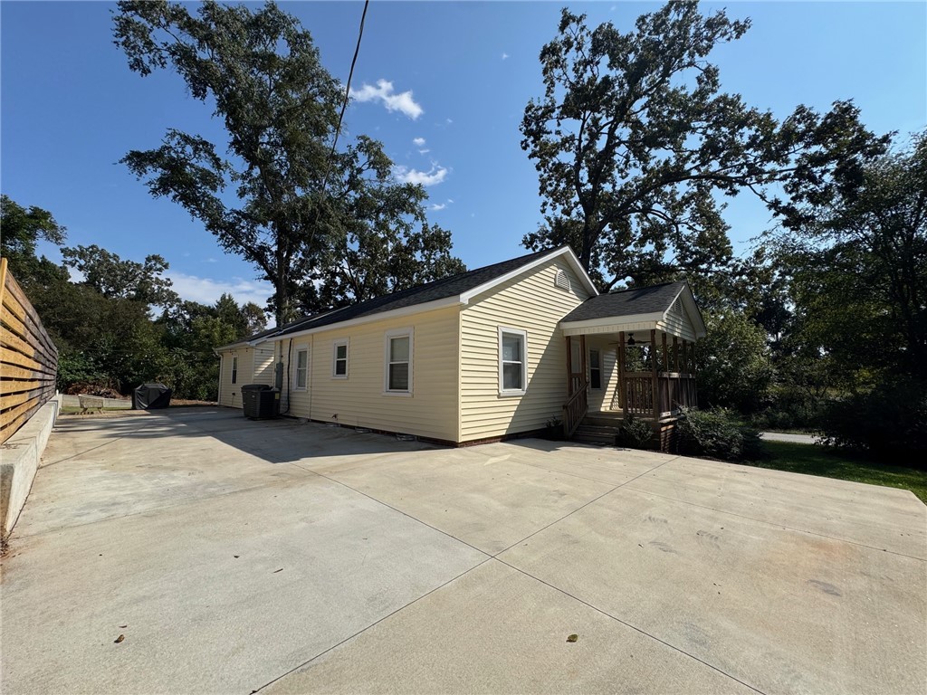112 Elm Street Clemson, SC 29631 - Photo 24 of 25 Ample parking