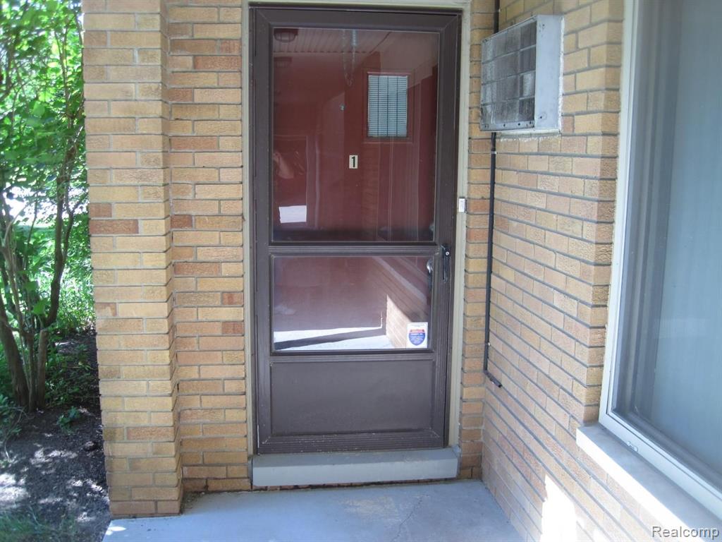 2859 East Maple Road, Unit 1 Birmingham, MI 48009 - Photo 3 of 13