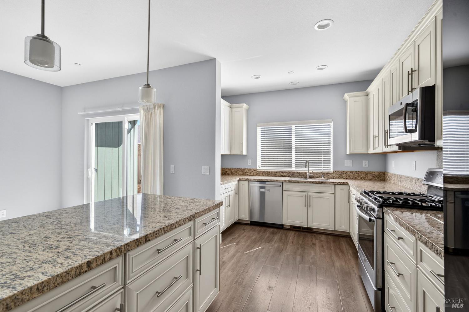 1932 Camino Del Prado Santa Rosa, CA 95403 - Photo 14 of 39