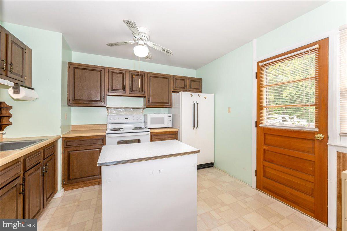 52 Wenner Drive Brunswick, MD 21716 - Photo 19 of 55 a kitchen with a stove sink and a refrigerator