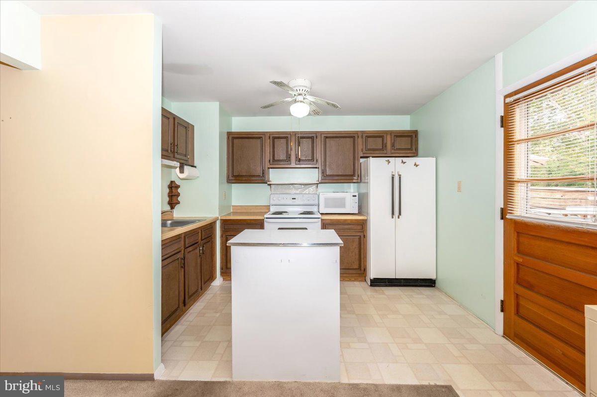52 Wenner Drive Brunswick, MD 21716 - Photo 20 of 55 a kitchen with a refrigerator a stove top oven and a dishwasher