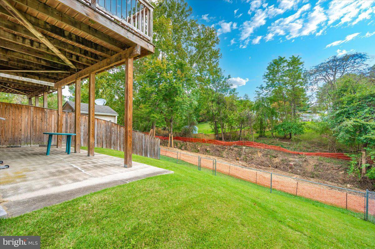 52 Wenner Drive Brunswick, MD 21716 - Photo 48 of 55 a view of a backyard with wooden fence and a bench