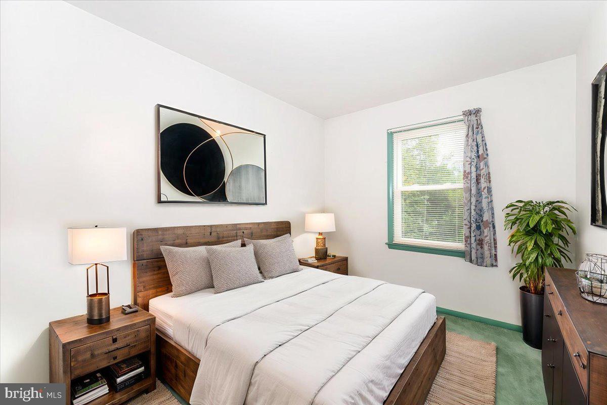 52 Wenner Drive Brunswick, MD 21716 - Photo 6 of 55 a bedroom with a bed and a potted plant