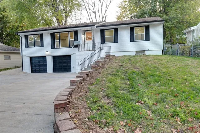 $299,875 | 5221 Northeast 39th Street, Kansas City, MO 64117