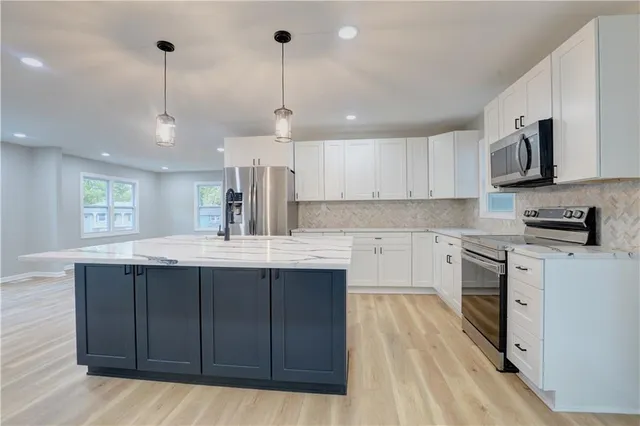 $299,875 | 5221 Northeast 39th Street, Kansas City, MO 64117