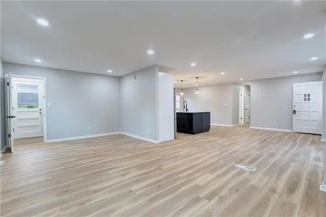 $299,875 | 5221 Northeast 39th Street, Kansas City, MO 64117