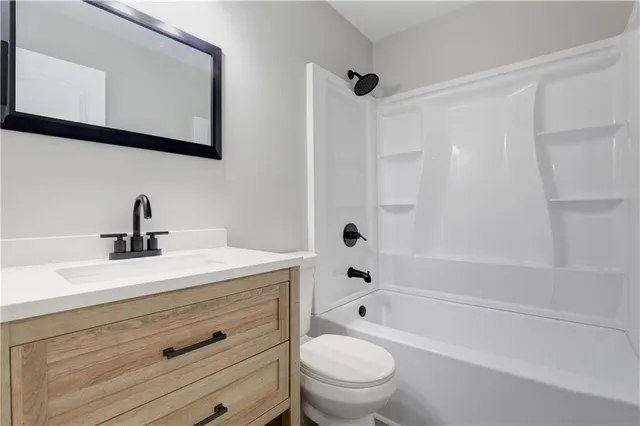 $299,875 | 5221 Northeast 39th Street, Kansas City, MO 64117