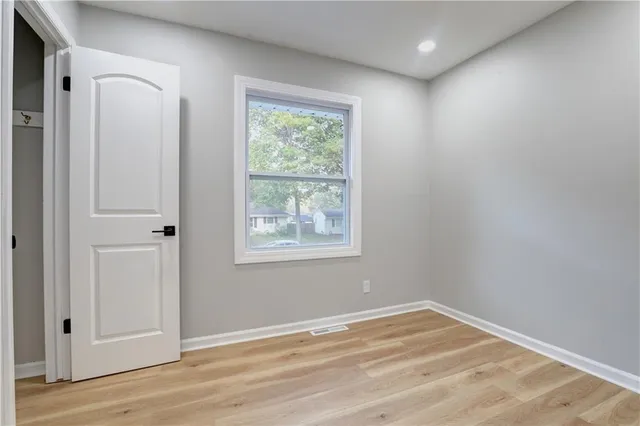 $299,875 | 5221 Northeast 39th Street, Kansas City, MO 64117