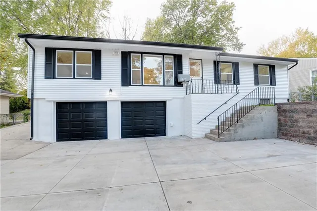 $299,875 | 5221 Northeast 39th Street, Kansas City, MO 64117