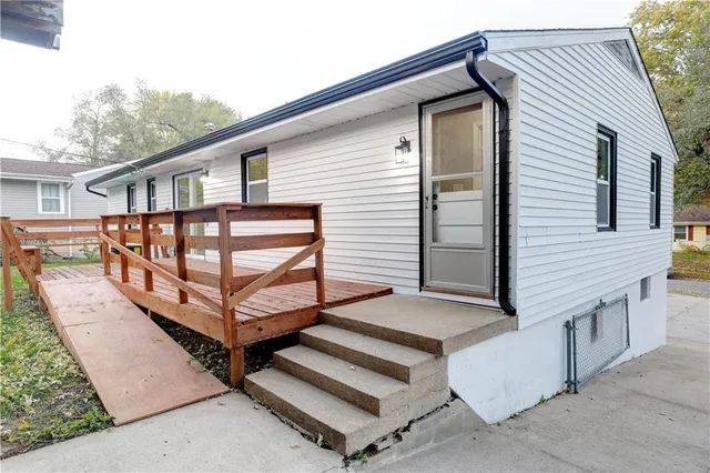 $299,875 | 5221 Northeast 39th Street, Kansas City, MO 64117