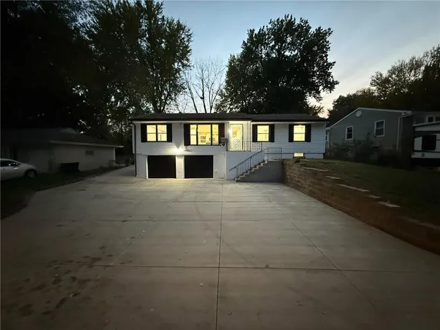 $299,875 | 5221 Northeast 39th Street, Kansas City, MO 64117