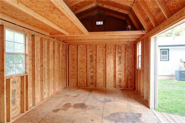 $299,875 | 5221 Northeast 39th Street, Kansas City, MO 64117