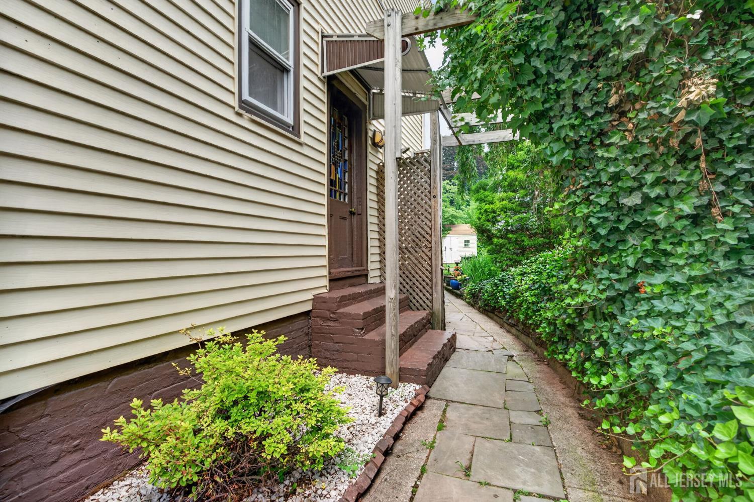 81 Louis Street New Brunswick, NJ 08901 - Photo 32 of 43