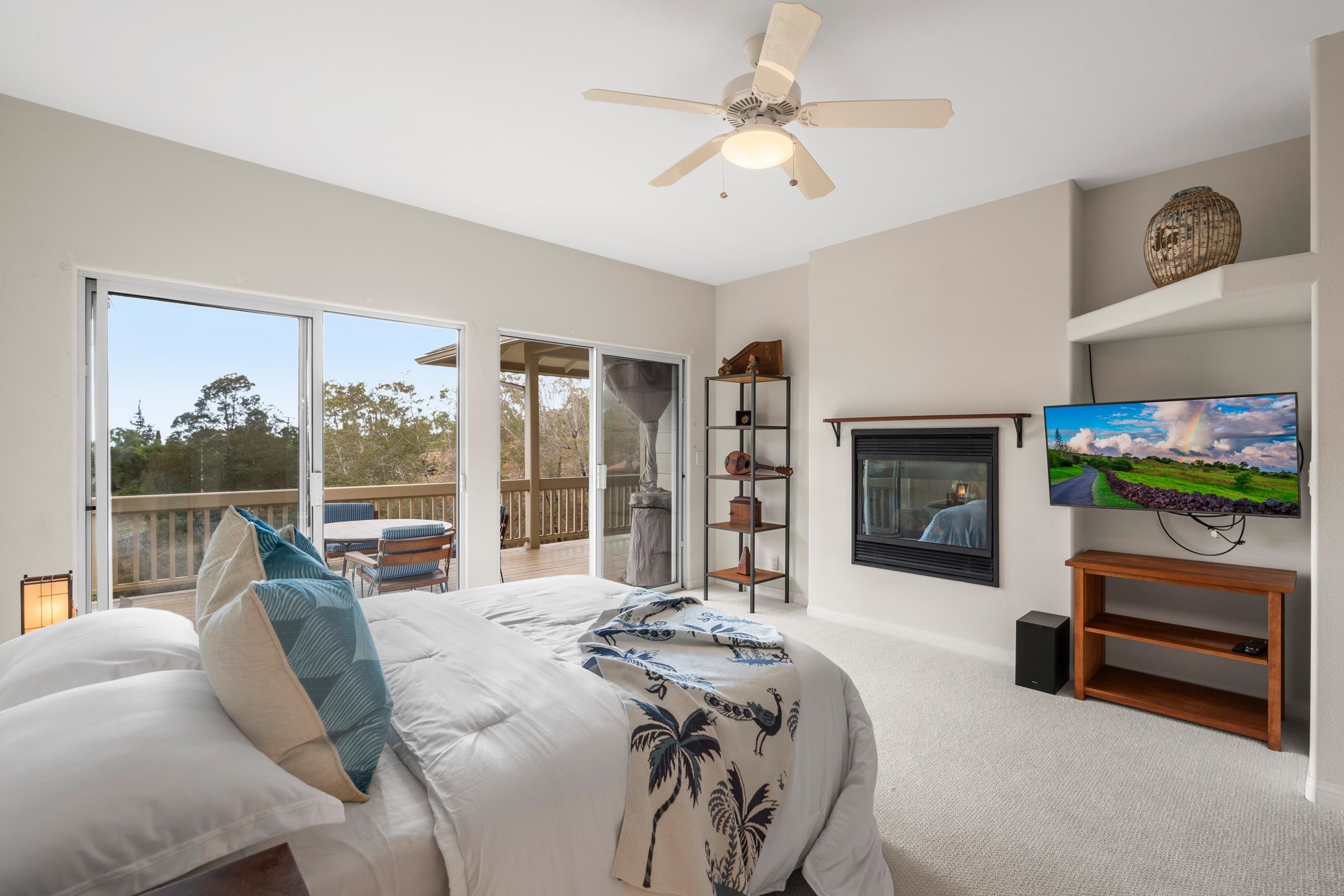 33 U'au Place Kula, HI 96790 - Photo 15 of 50 a bed room with a bed and a fireplace