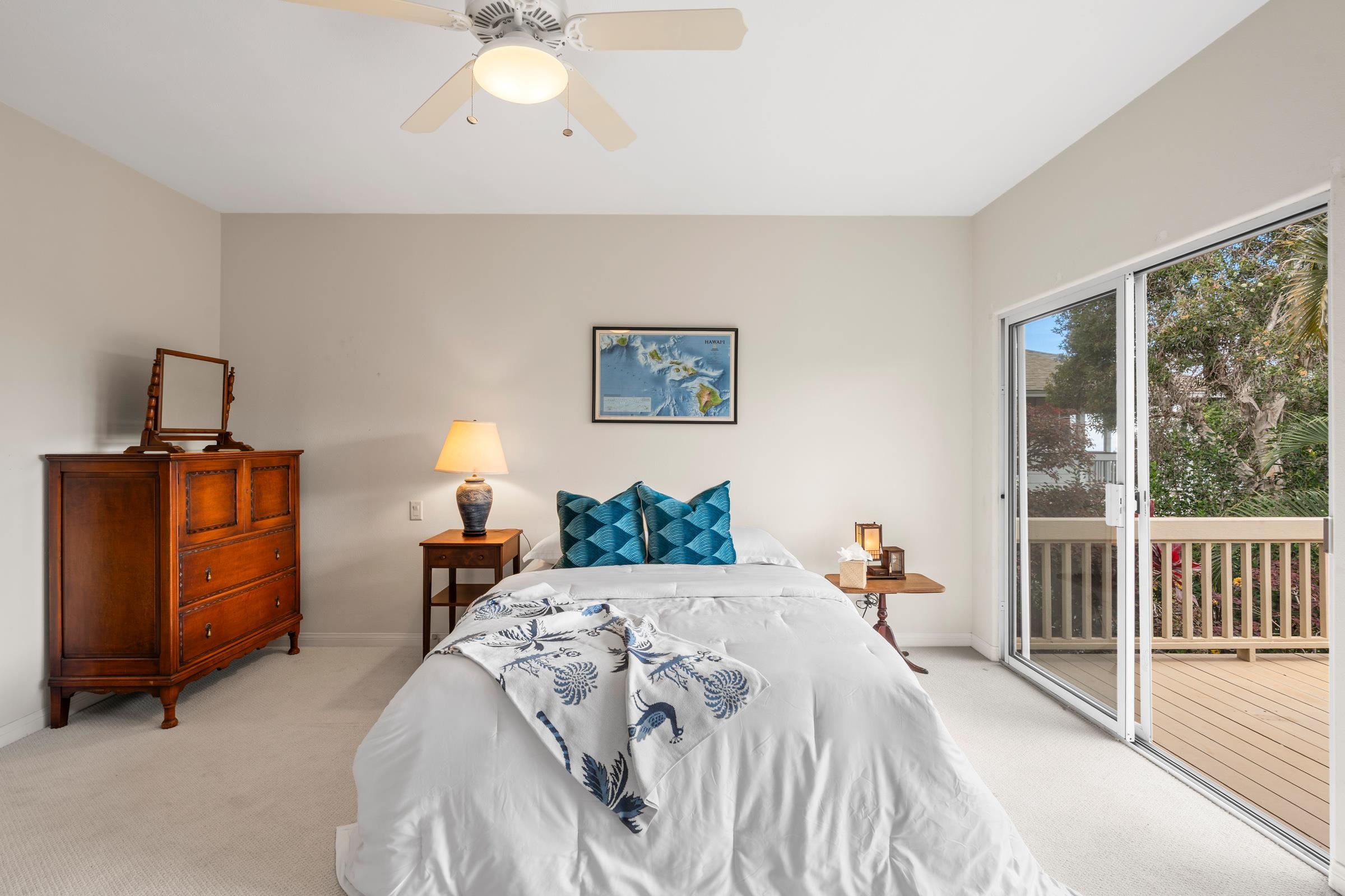 33 U'au Place Kula, HI 96790 - Photo 16 of 50 a bed room with a bed and a chandelier