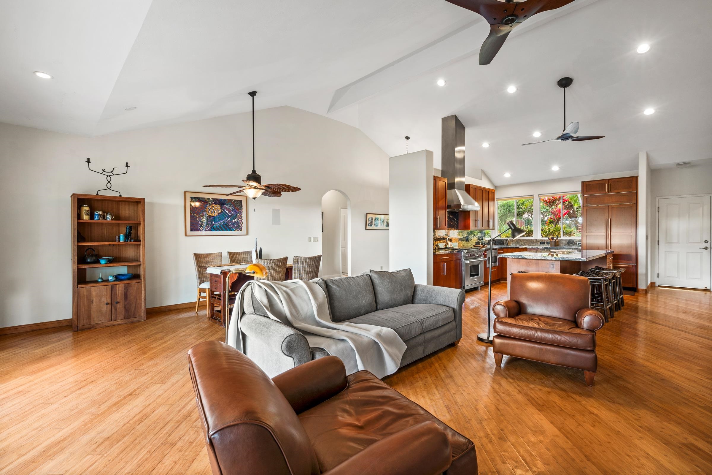 33 U'au Place Kula, HI 96790 - Photo 27 of 50 a living room with furniture and a wooden floor