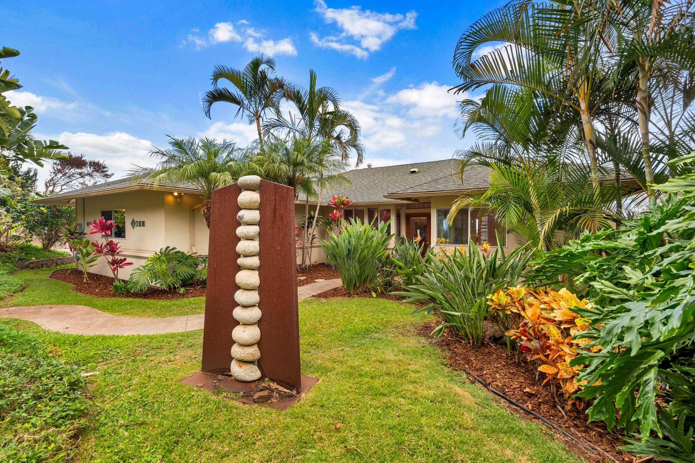 33 U'au Place Kula, HI 96790 - Photo 35 of 50 a front view of a house with garden
