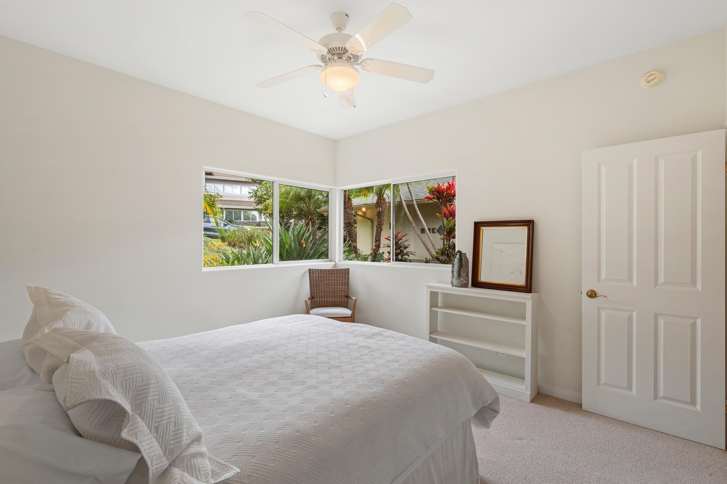 33 U'au Place Kula, HI 96790 - Photo 39 of 50 a bedroom with a large bed and a window
