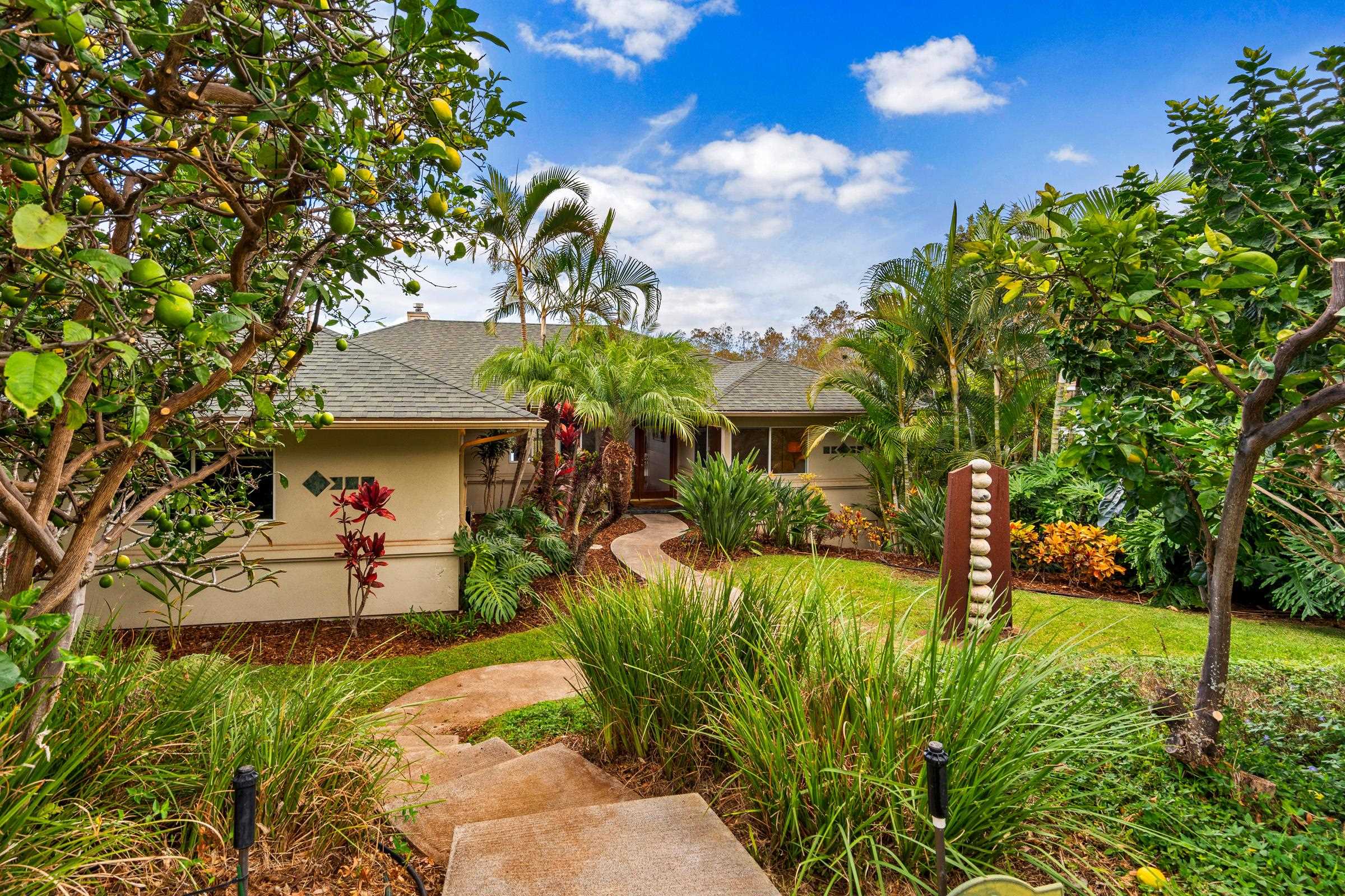 33 U'au Place Kula, HI 96790 - Photo 6 of 50 a view of a house with a yard
