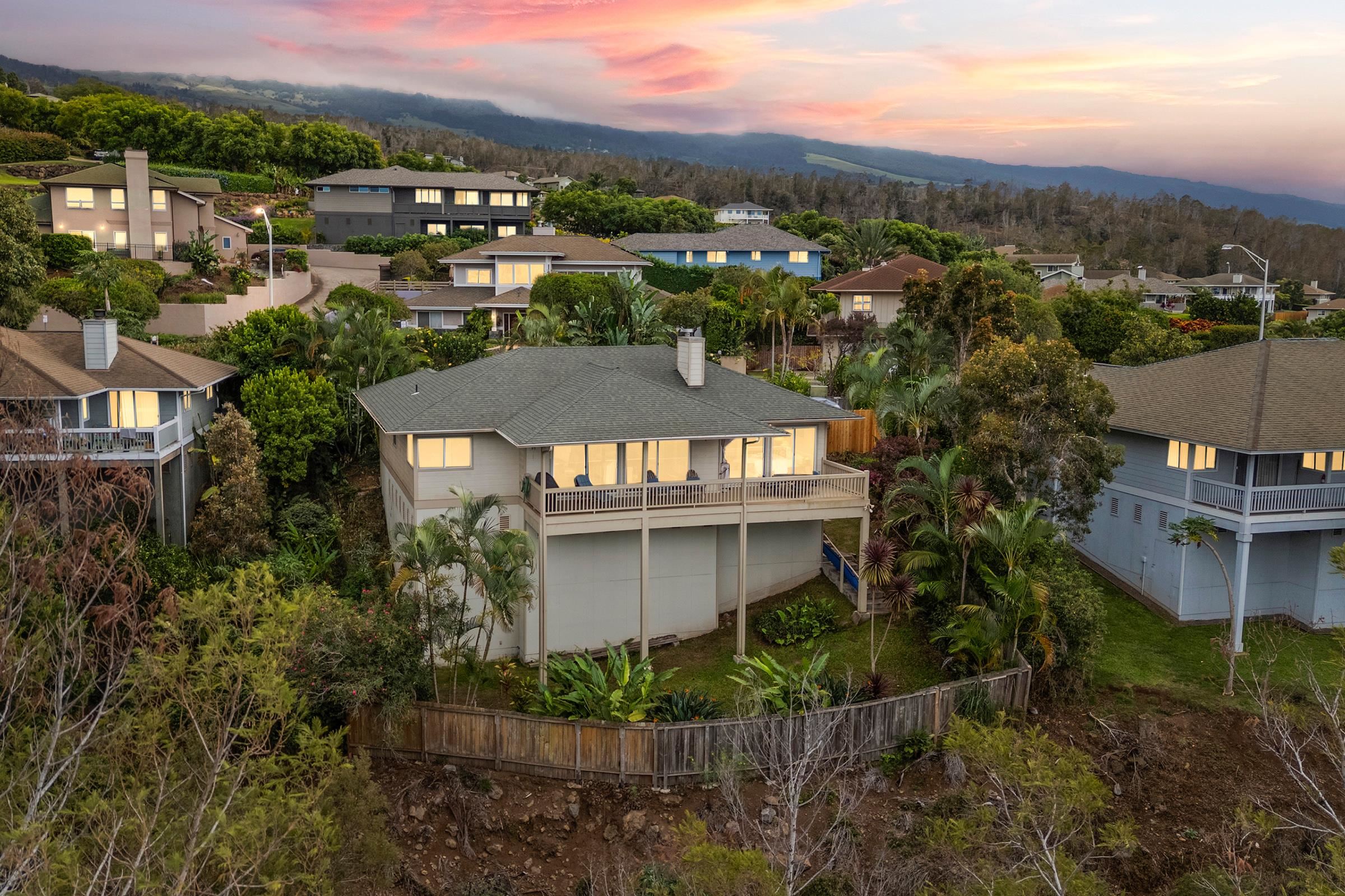 33 U'au Place Kula, HI 96790 - Photo 8 of 50 a view of a city