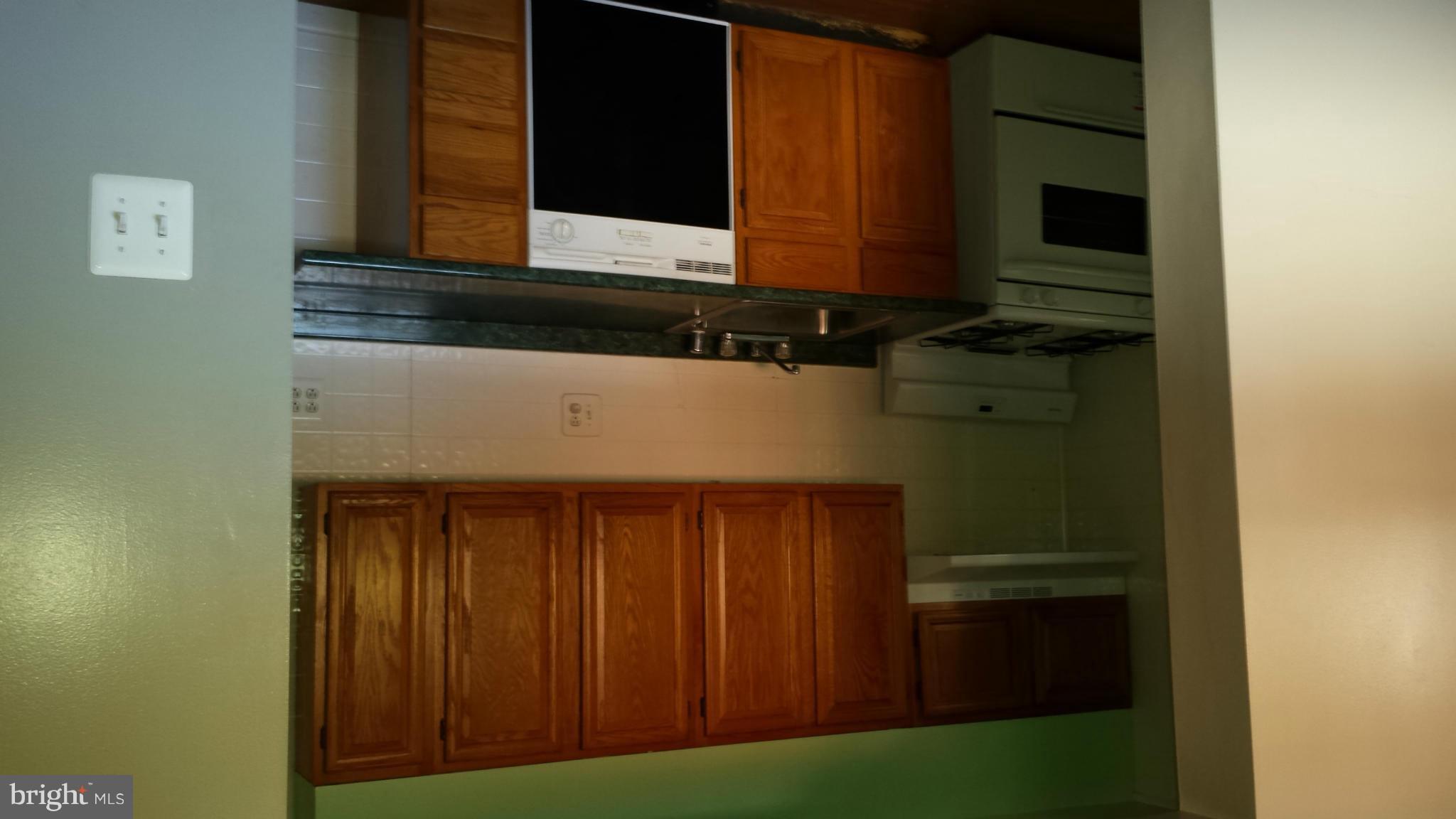 8240 Kavanagh Road Baltimore, MD 21222 - Photo 6 of 12 Kitchen