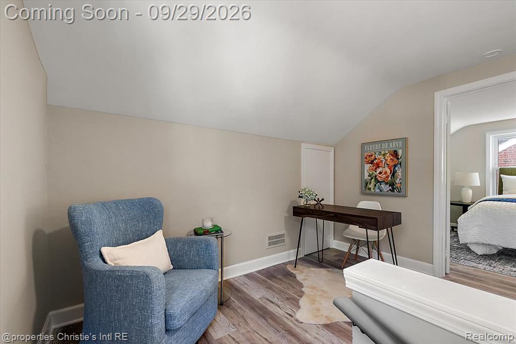 1544 Hampton Road Grosse Pointe Woods, MI 48236 - Photo 13 of 19 Gallery Image 13