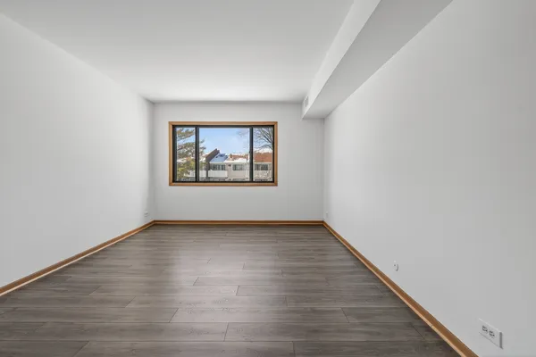 $2,100 | 3000 Bayside Drive, Unit 202, Palatine, IL 60074