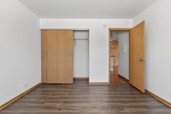 $2,100 | 3000 Bayside Drive, Unit 202, Palatine, IL 60074