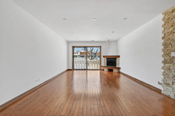 $2,100 | 3000 Bayside Drive, Unit 202, Palatine, IL 60074