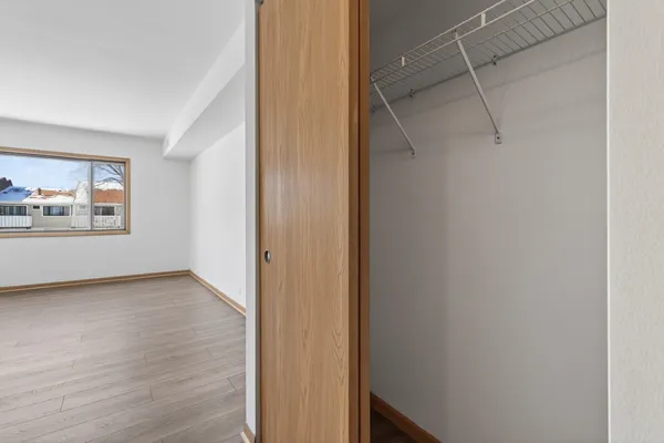 $2,100 | 3000 Bayside Drive, Unit 202, Palatine, IL 60074
