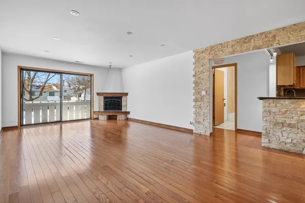 $2,100 | 3000 Bayside Drive, Unit 202, Palatine, IL 60074