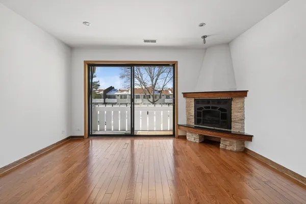 $2,100 | 3000 Bayside Drive, Unit 202, Palatine, IL 60074